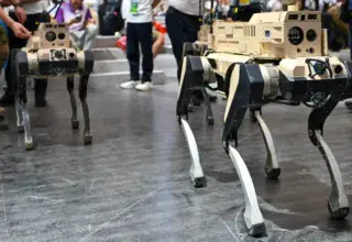 Kara Sahnede Yapay Zeka: Çin’in “Robot Kurtları” Savaşa Hazır