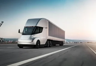Tesla Semi Yeni Versiyonlarla Yollara Çıkıyor